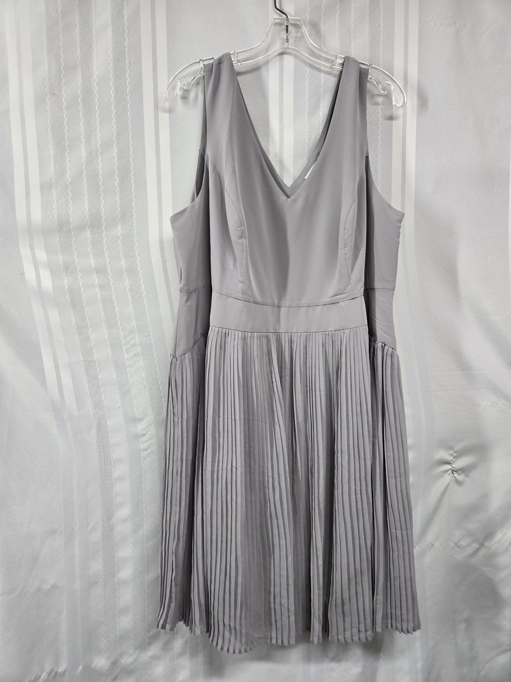 LACE & MASH WOMENS Sleeveless V-Neck Pleated Midi Dress in Gray PLUS SIZE 2X